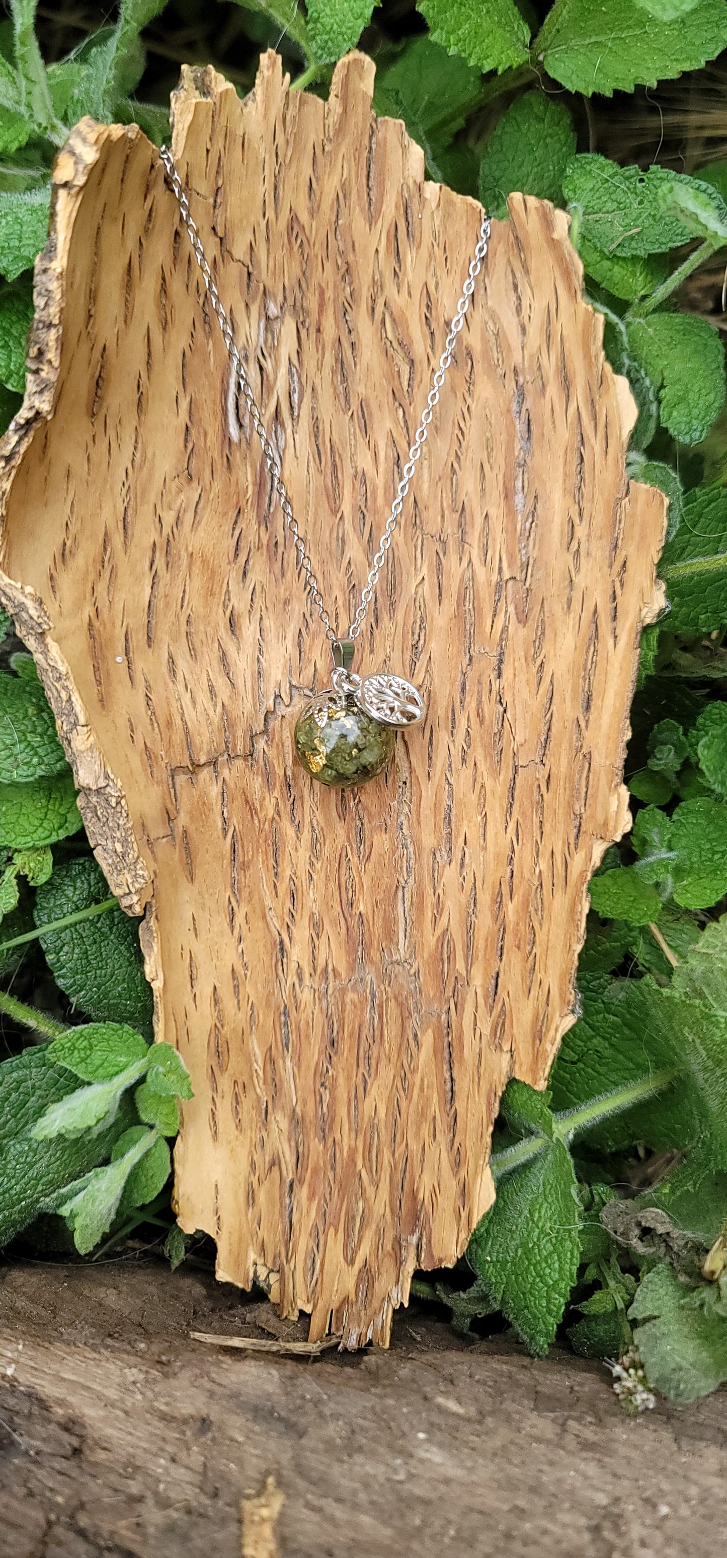Pendentif en Péridot sphère arbre de vie