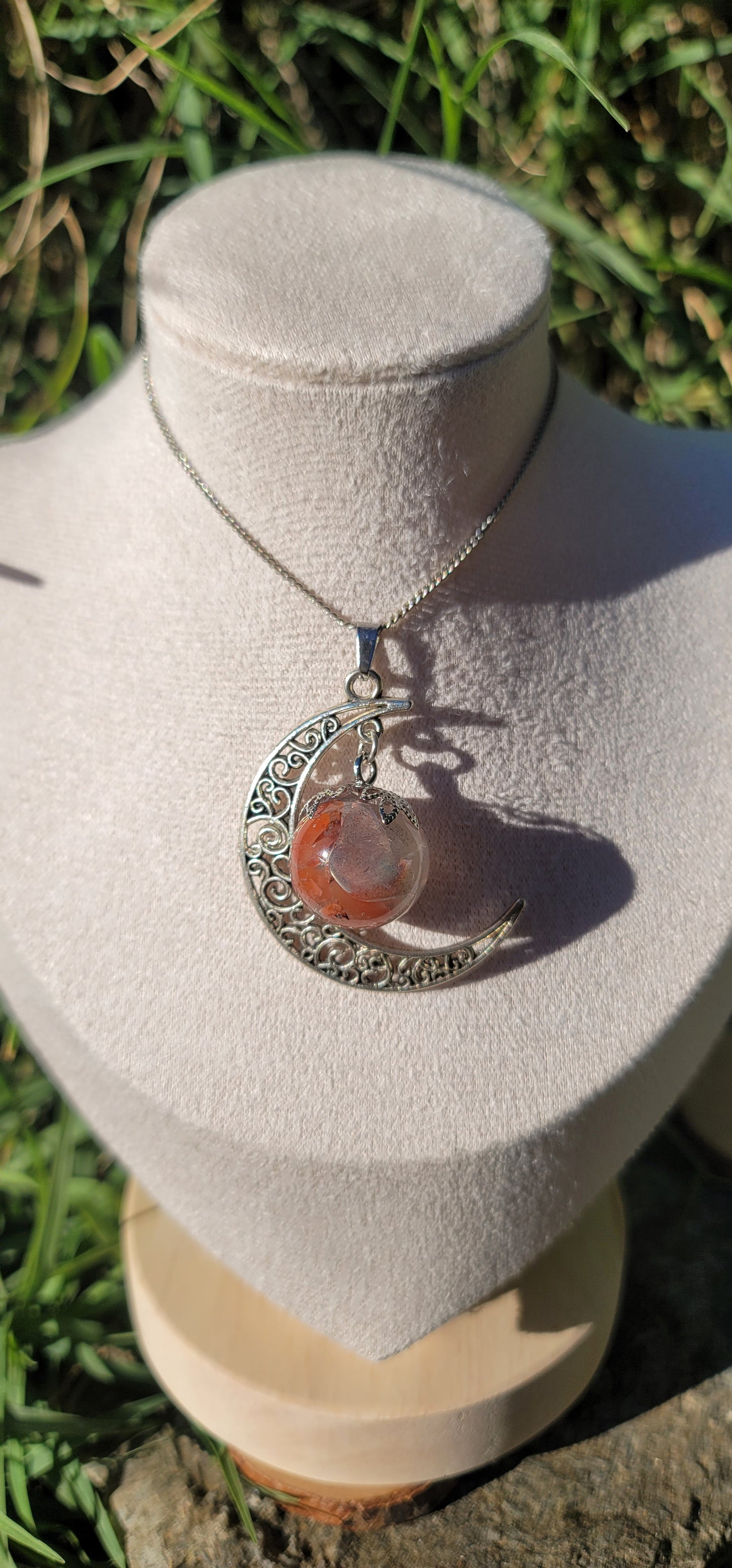 Pendentif "Féminité" en Pierre de lune et Cornaline Pendentif lune
