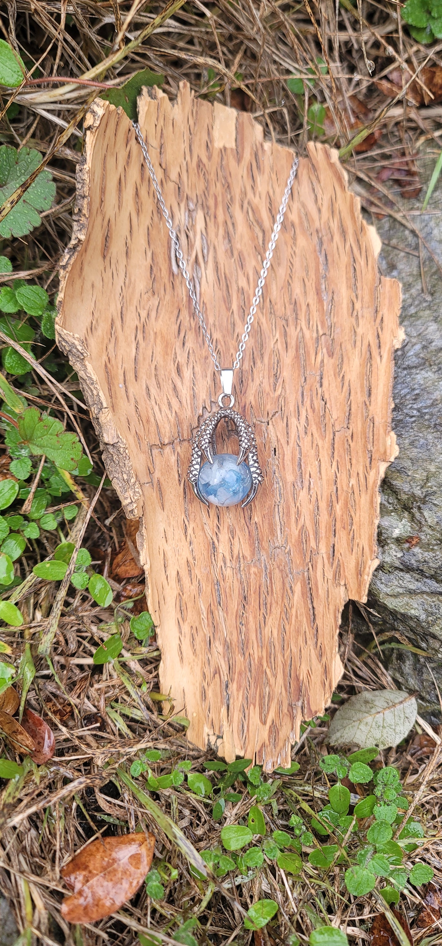 Pendentif "Bonheur" en Aigue marine griffe de dragon