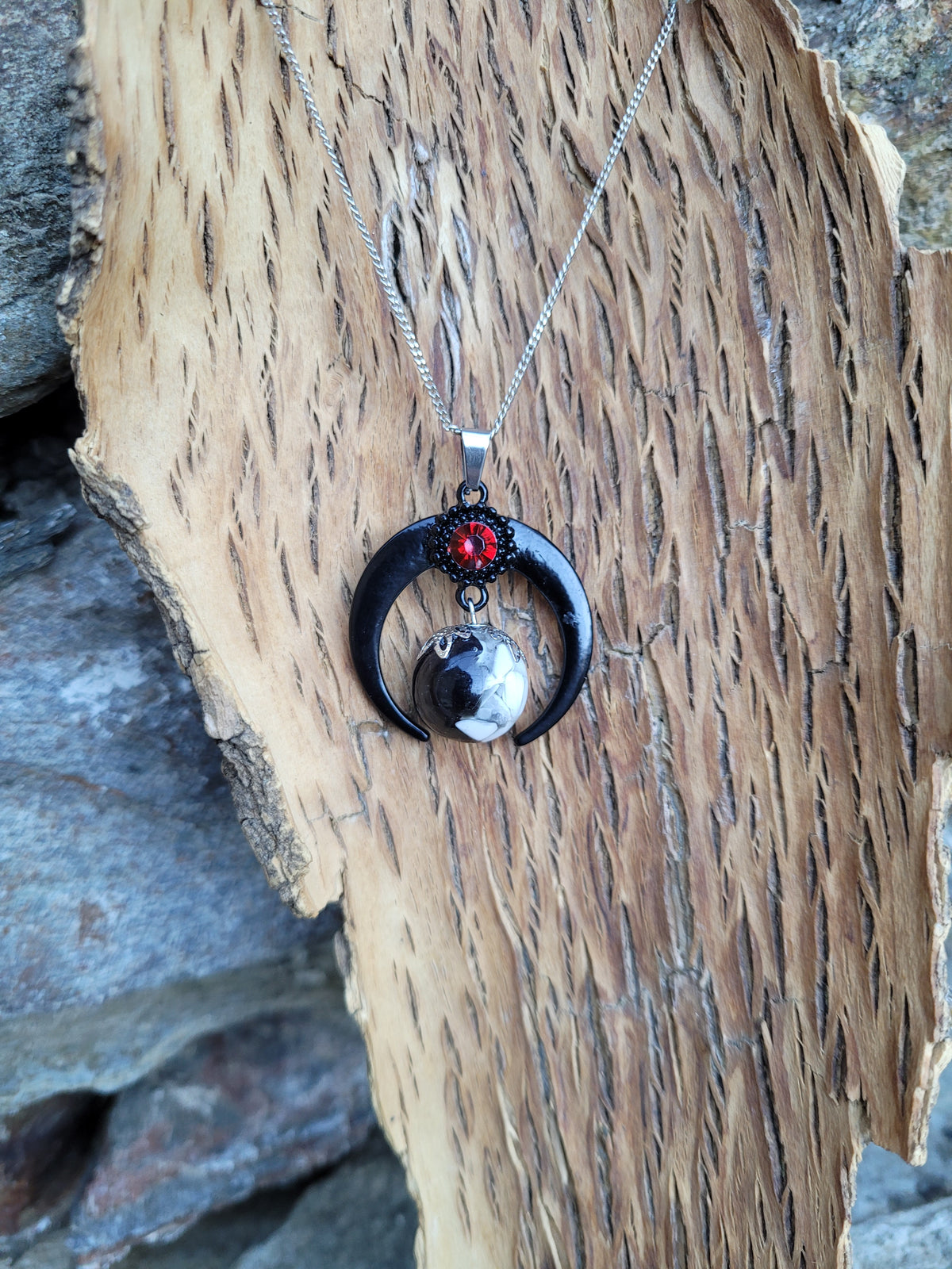Pendentif " Protection " en Howlite et Tourmaline