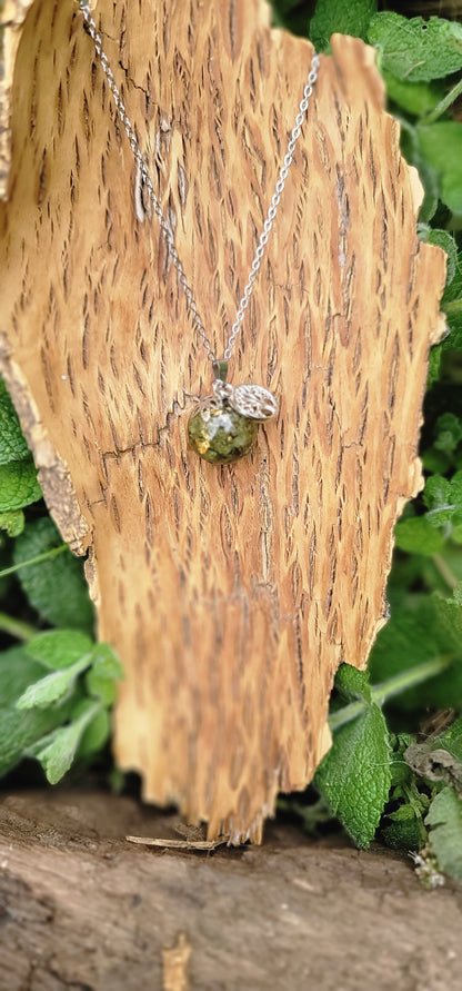Pendentif en Péridot sphère arbre de vie