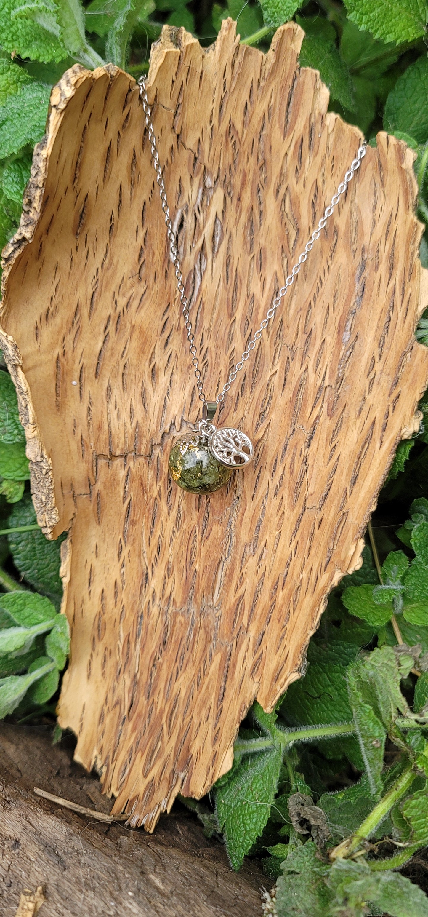 Pendentif en Péridot sphère arbre de vie