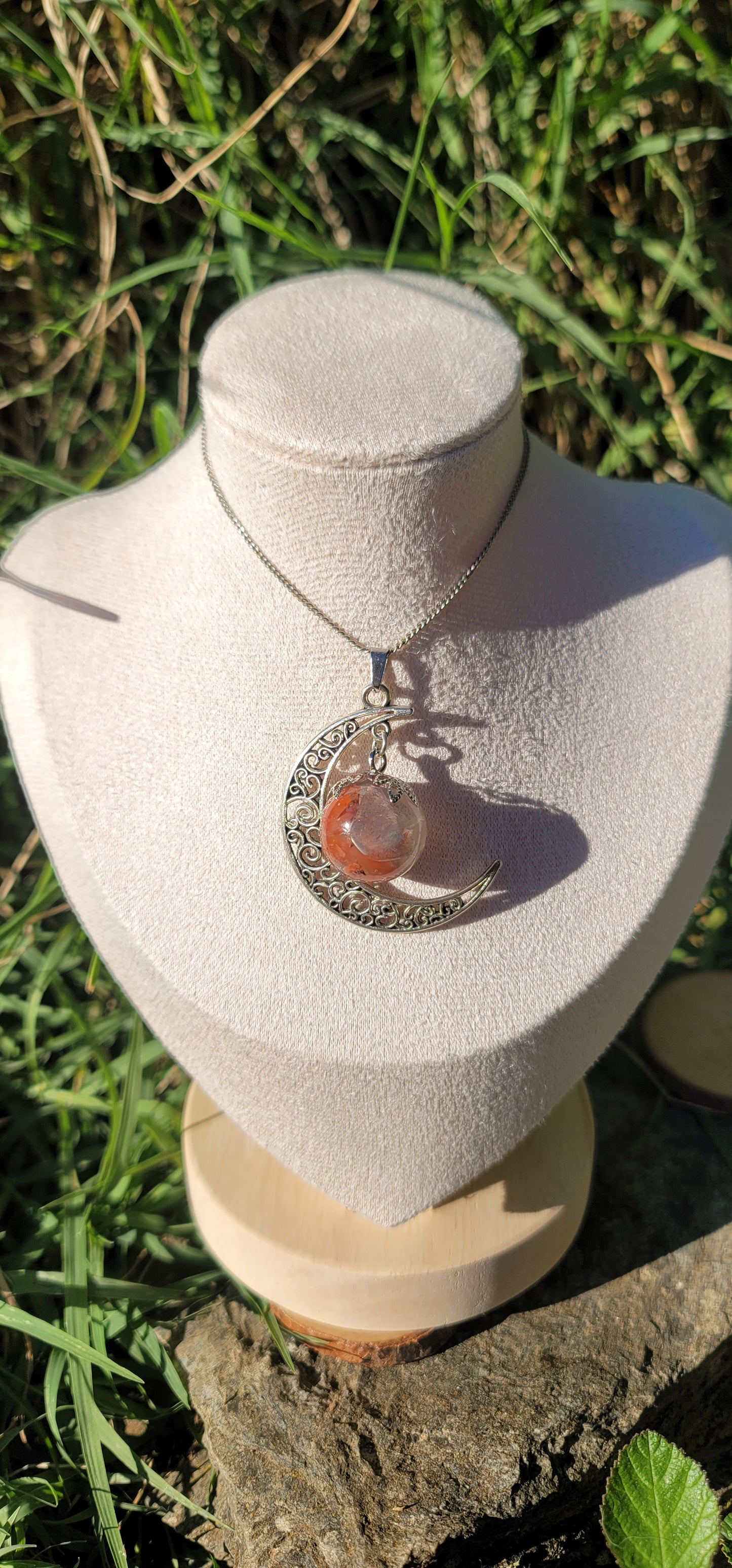 Pendentif "Féminité" en Pierre de lune et Cornaline Pendentif lune