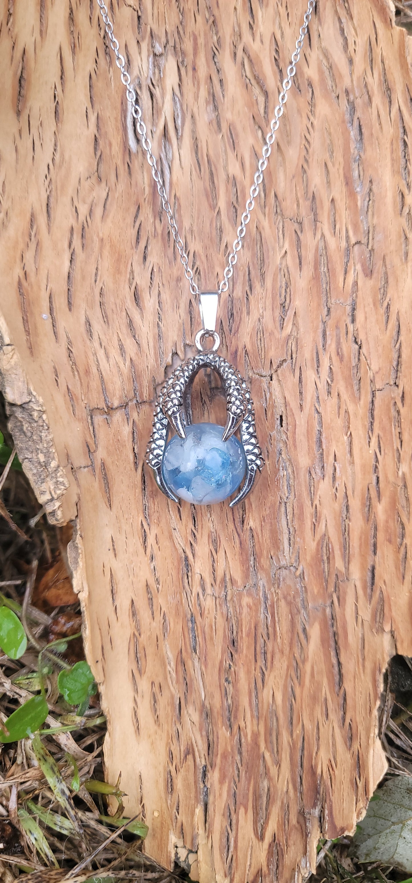 Pendentif "Bonheur" en Aigue marine griffe de dragon