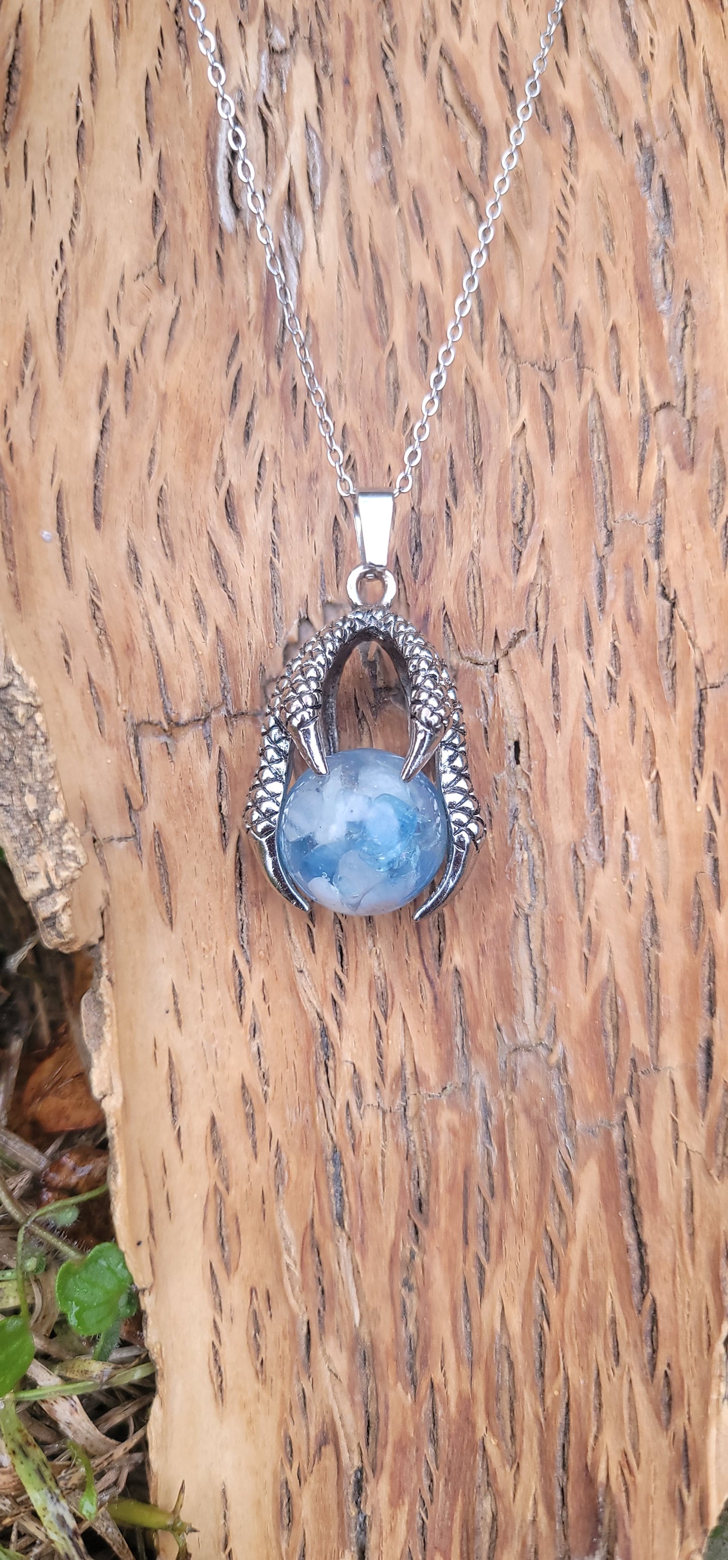 Pendentif "Bonheur" en Aigue marine griffe de dragon