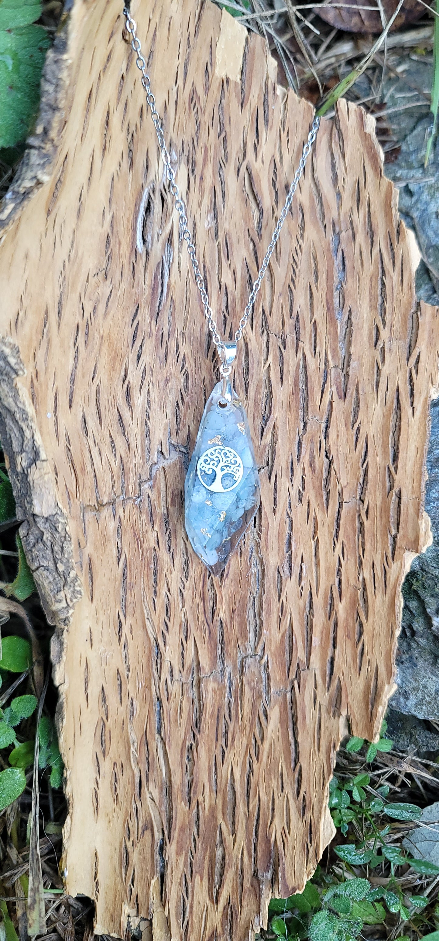 Pendentif "Bonheur" en Aigue marine arbre de vie