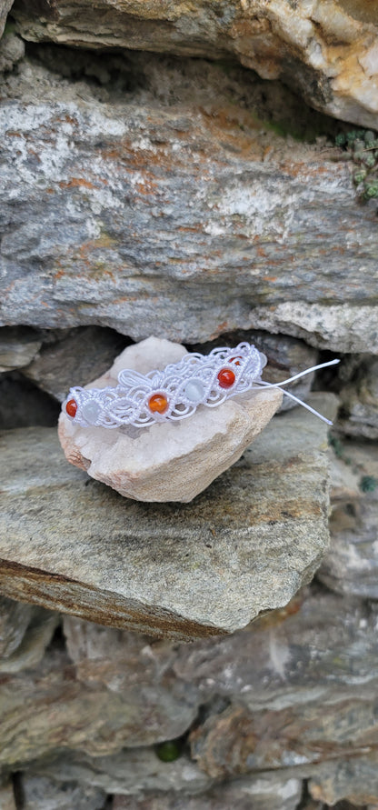 Bracelet macramé "feminin" en perle de Cornaline et Pierre de lune