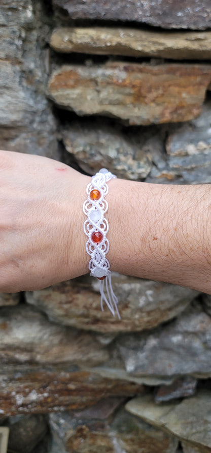 Bracelet macramé "feminin" en perle de Cornaline et Pierre de lune