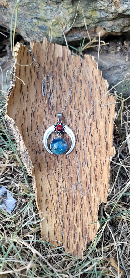 Pendentif en Apatite pierre du coeur