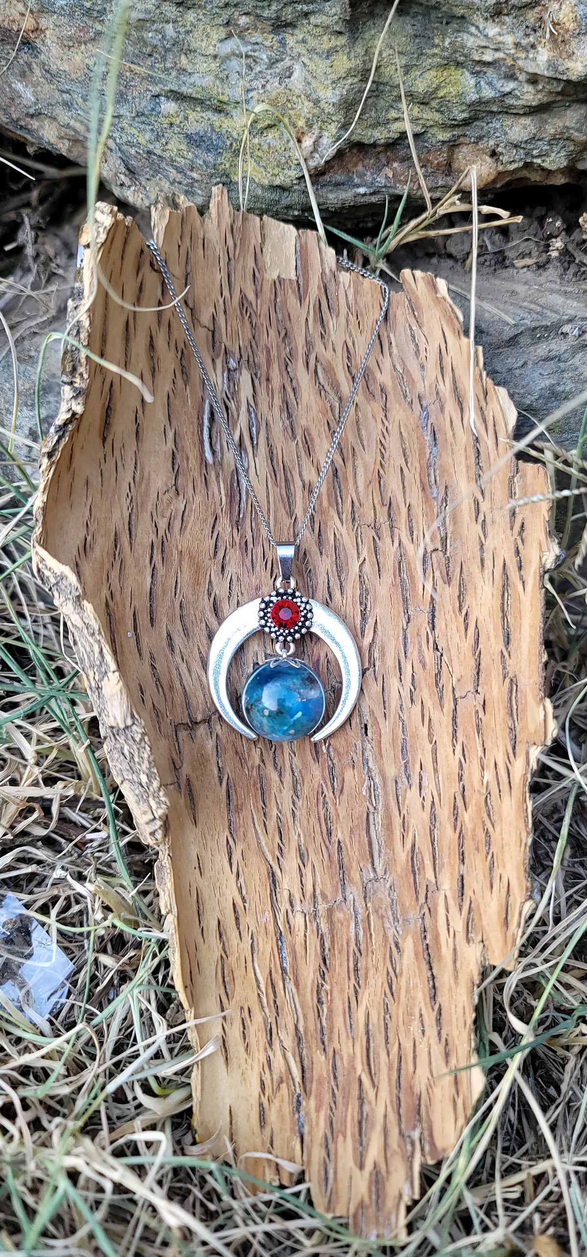 Pendentif en Apatite pierre du coeur